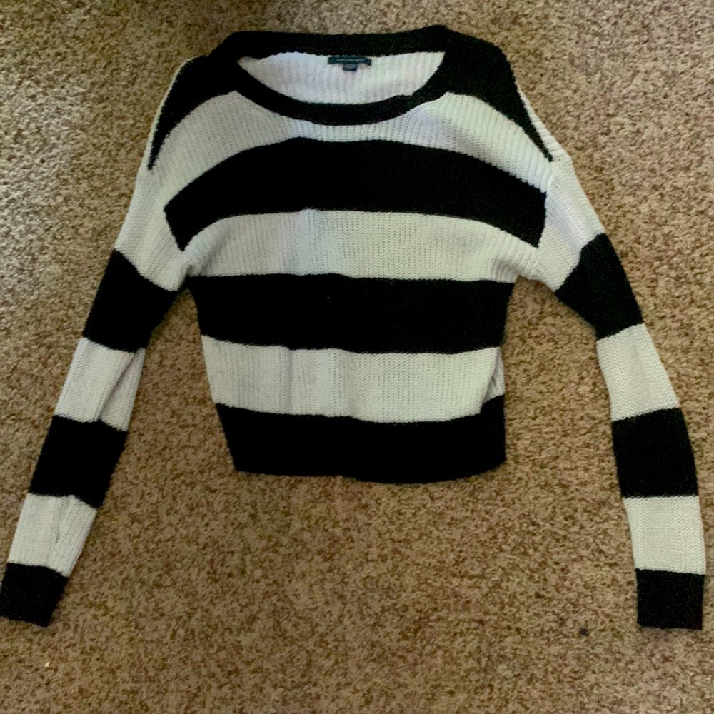 American Eagle sweater, size XS, barley used and in good condition.